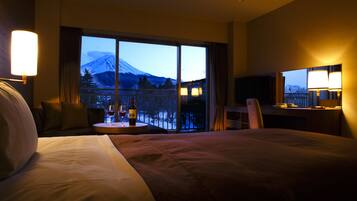 Moderate Twin Room with Mt.Fuji View, Non Smoking | In-room safe, blackout curtains, free WiFi, bed sheets