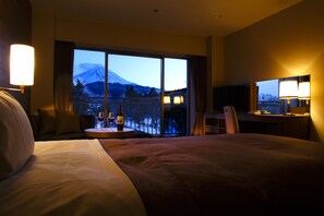 Chambre avec lits jumeaux, non-fumeurs, vue montagne | Coffres-forts dans les chambres, rideaux occultants, Wi-Fi gratuit
