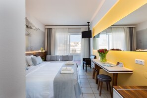 In-room safe, soundproofing, free WiFi, bed sheets - Atrium Ambiance Hotel (Rethymno)