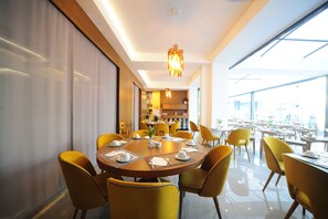Lunch and dinner served, international cuisine - Atrium Ambiance Hotel (Rethymno)