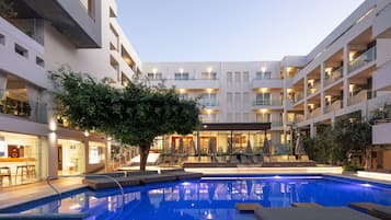 Outdoor pool, pool umbrellas