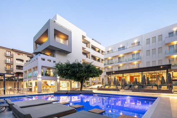 Outdoor pool, pool umbrellas