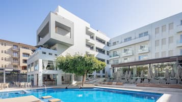 Utendørsbasseng og bassengparasoller