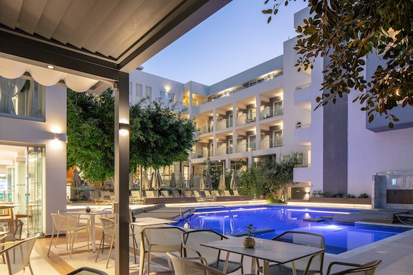 Outdoor pool, pool umbrellas