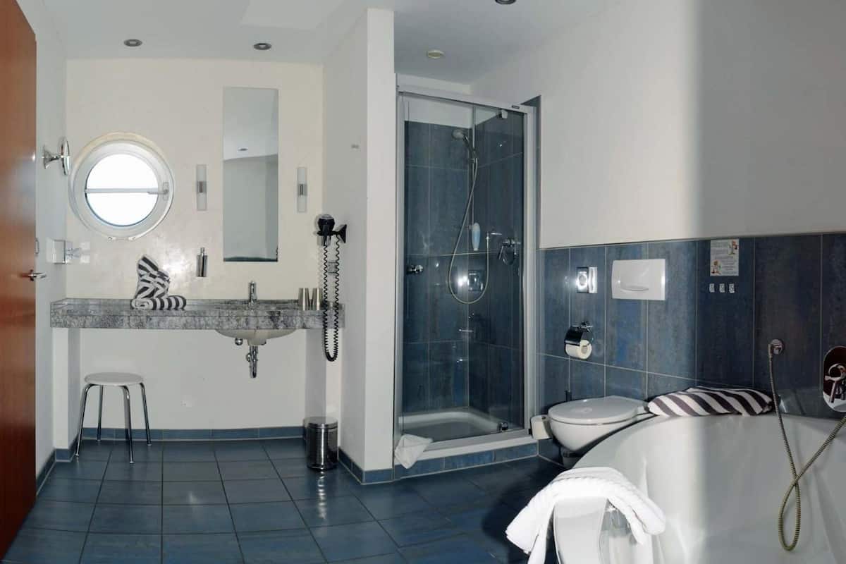 shower, free toiletries, hair dryer, towels