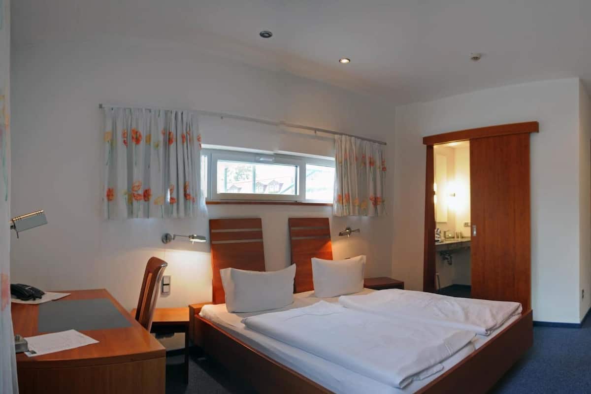 premium bedding, in-room safe, desk, iron/ironing board