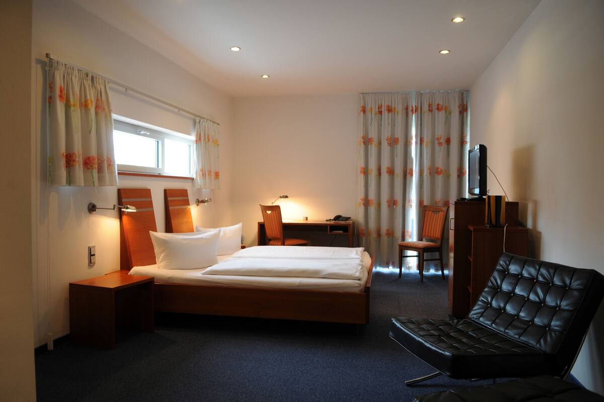 premium bedding, in-room safe, desk, iron/ironing board