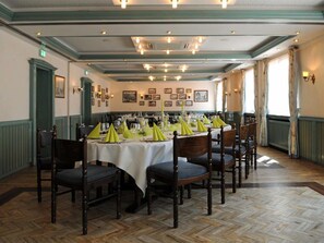 Breakfast, lunch and dinner served - Hotel-Restaurant Thomsen (Delmenhorst)
