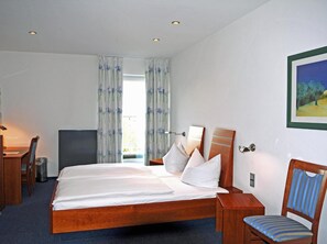 Sengetøy av topp kvalitet, safe på rommet og skrivebord