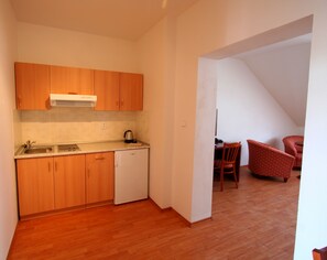 Fridge, microwave, stovetop, coffee/tea maker
