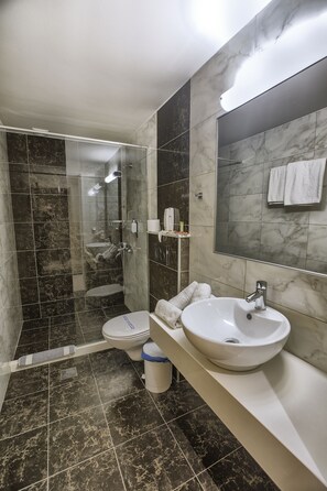 Triple Room | Bathroom