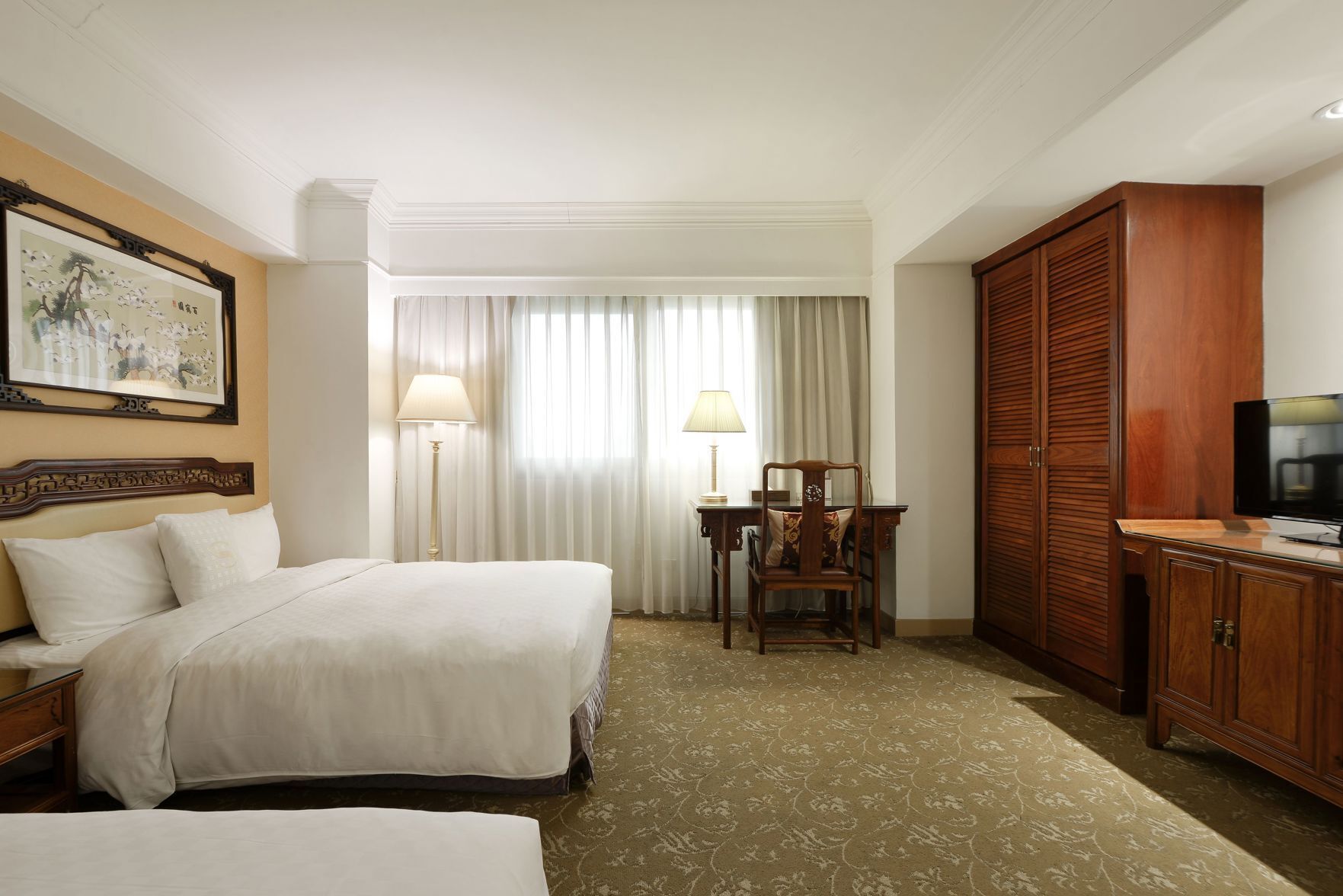 Premium bedding, desk, blackout drapes, soundproofing