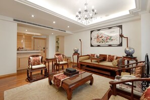 Hotel Sunshine Suite | Living area | 26-inch flat-screen TV with cable channels, TV - Hotel Sunshine (Kaohsiung)
