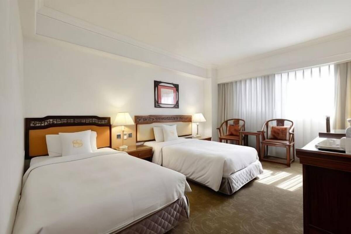 1 bedroom, premium bedding, desk, blackout curtains