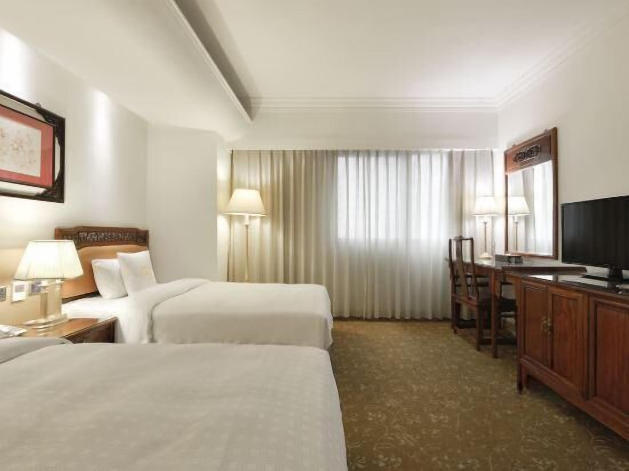 高級寝具、デスク、遮光カーテン、防音設備