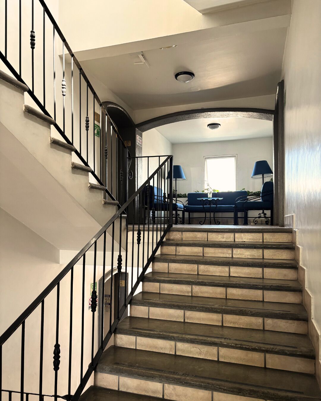 تلفزيون بشاشة مسطحة