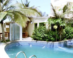 Kolam renang outdoor