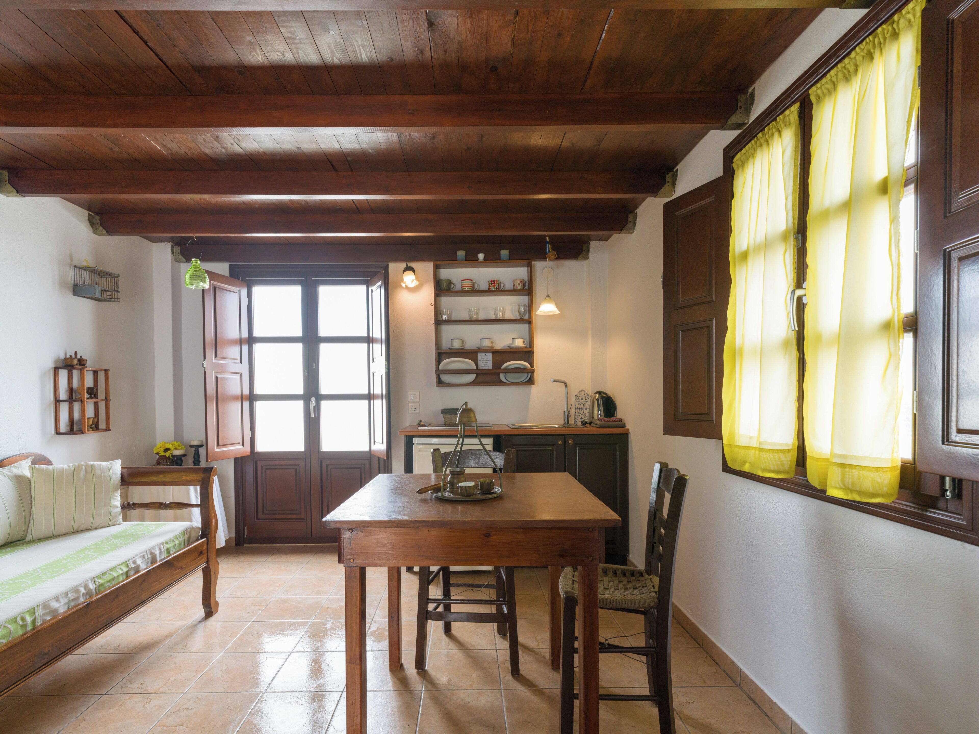Suite, vista mare | Cassaforte in camera, ferro/asse da stiro