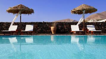 Outdoor pool, pool loungers