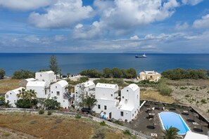 Front of property - Anna Traditional Apartments (Santorini)