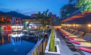 A poolside area with lounge chairs and a small pool. - Red Ginger Chic Resort (Krabi)