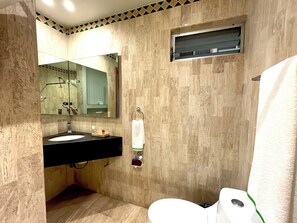 Doccia, asciugamani, sapone, shampoo