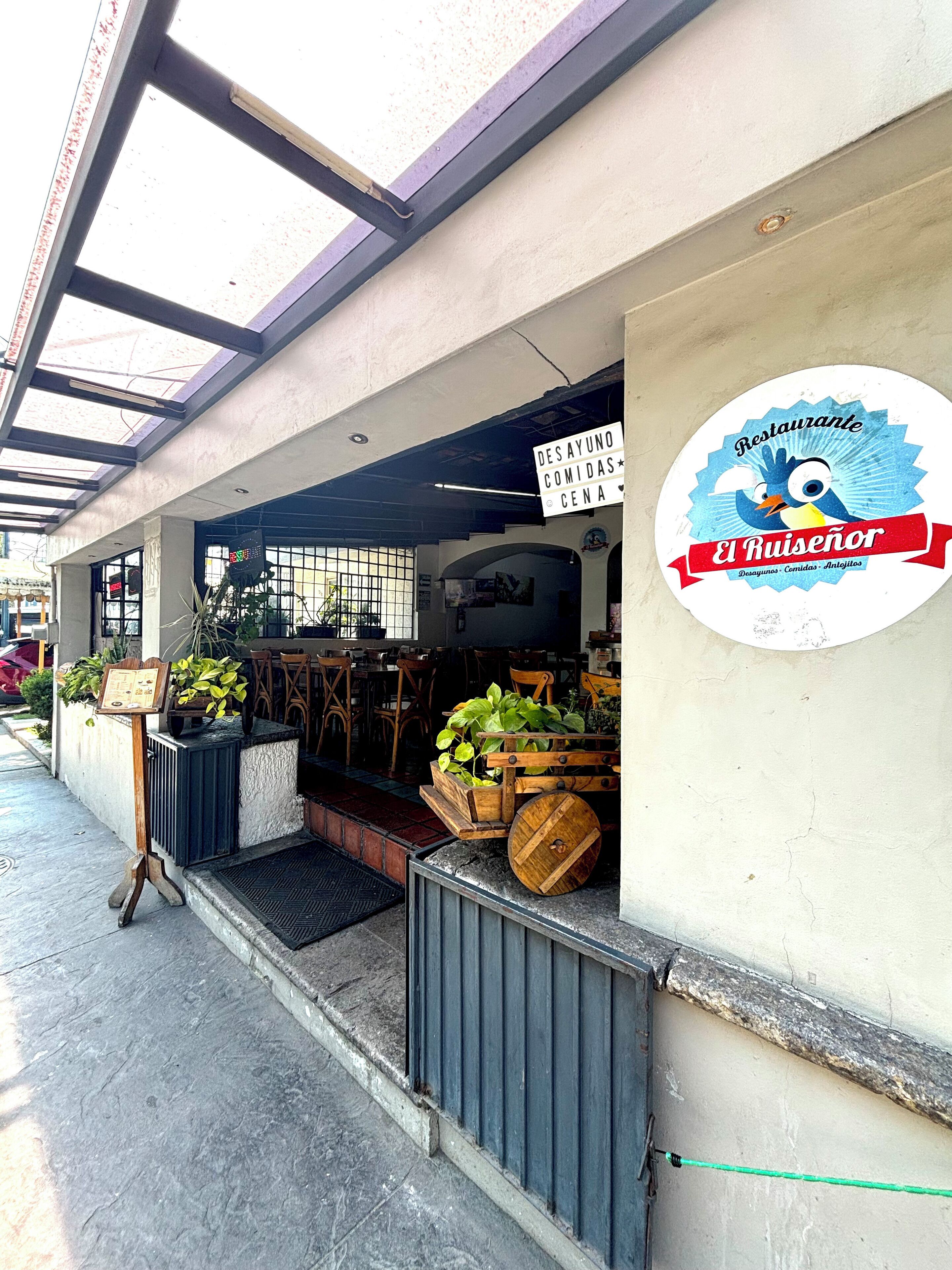 Se sirven desayunos, comidas y cenas 