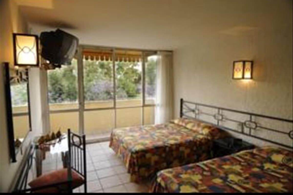 In-room safe, desk, WiFi (free), bed sheets