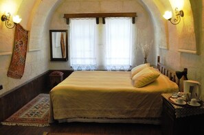 Phòng Tiêu chuẩn | Bộ đồ giường cao cấp, minibar với thức ăn, đồ uống miễn phí