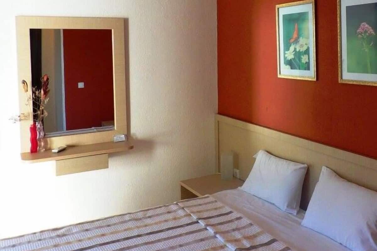 Cunas gratuitas, wifi gratis y ropa de cama