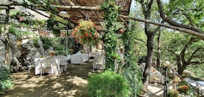 Breakfast, lunch, dinner served; garden views