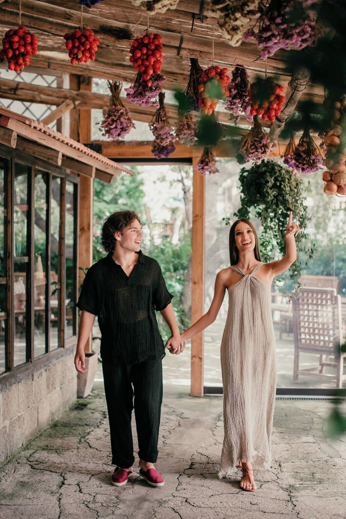 Petit déjeuner, déjeuner et dîner servis sur place, vue sur le jardin