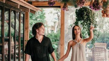 Petit déjeuner, déjeuner et dßner servis sur place, vue sur le jardin