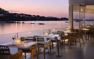 2 restaurantes: opção de café da manhã, almoço e jantar