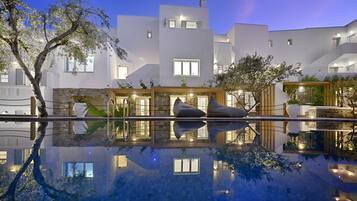 住宿正面 (夜晚)