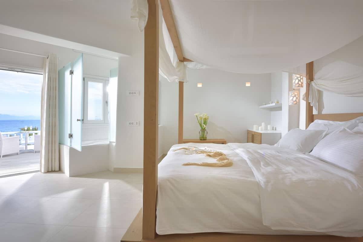 honeymoon suite, sea view | 1 bedroom, in-room safe, individually decorated, individually furnished