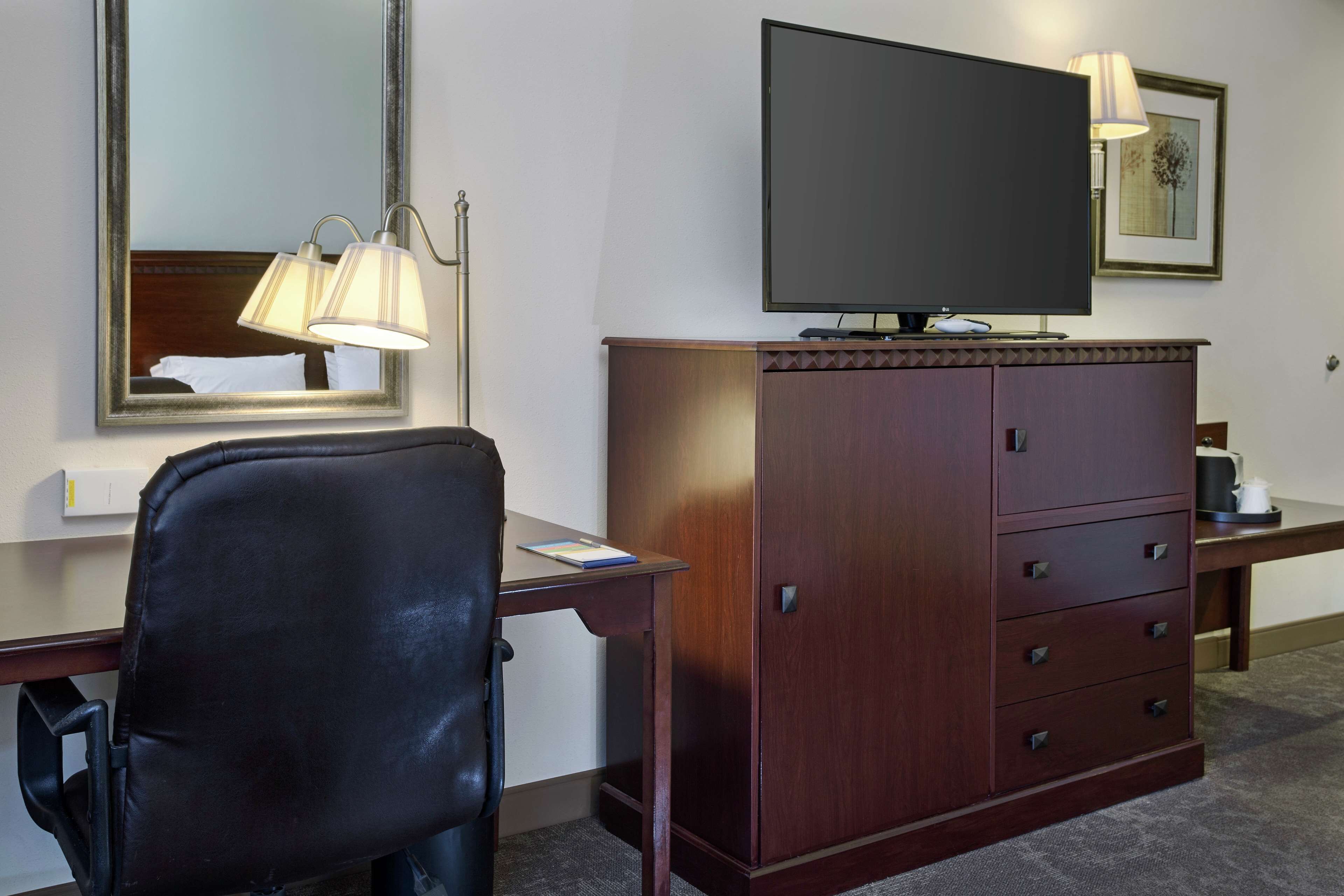 desk, iron/ironing board, free cots/infant beds, rollaway beds