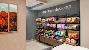 Bar (on property) - Hampton Inn & Suites Prescott Valley (Prescott Valley)