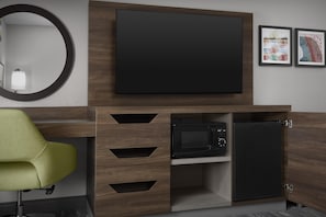 Premium bedding, in-room safe, desk, laptop workspace