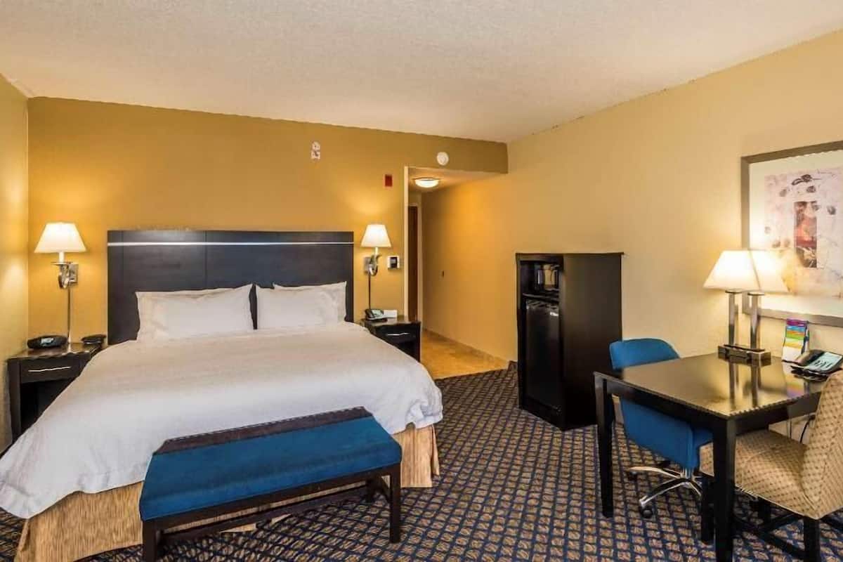 Premium bedding, in-room safe, desk, laptop workspace