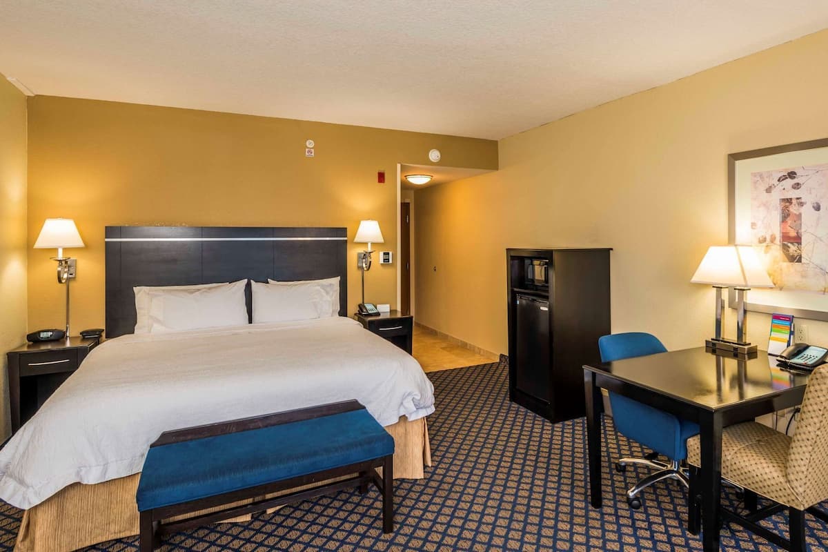 Premium bedding, in-room safe, desk, laptop workspace