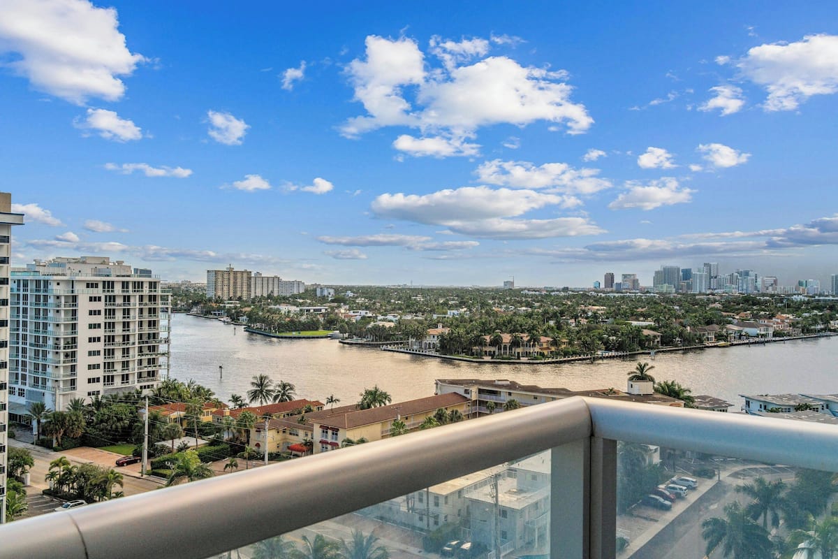 Premium bedding, down duvets, minibar, in-room safe