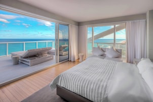 Ropa de cama de alta calidad, cubrecamas y minibar