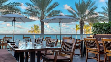 2 Restaurants, Frühstück, Mittagessen, Abendessen, asiatische Küche