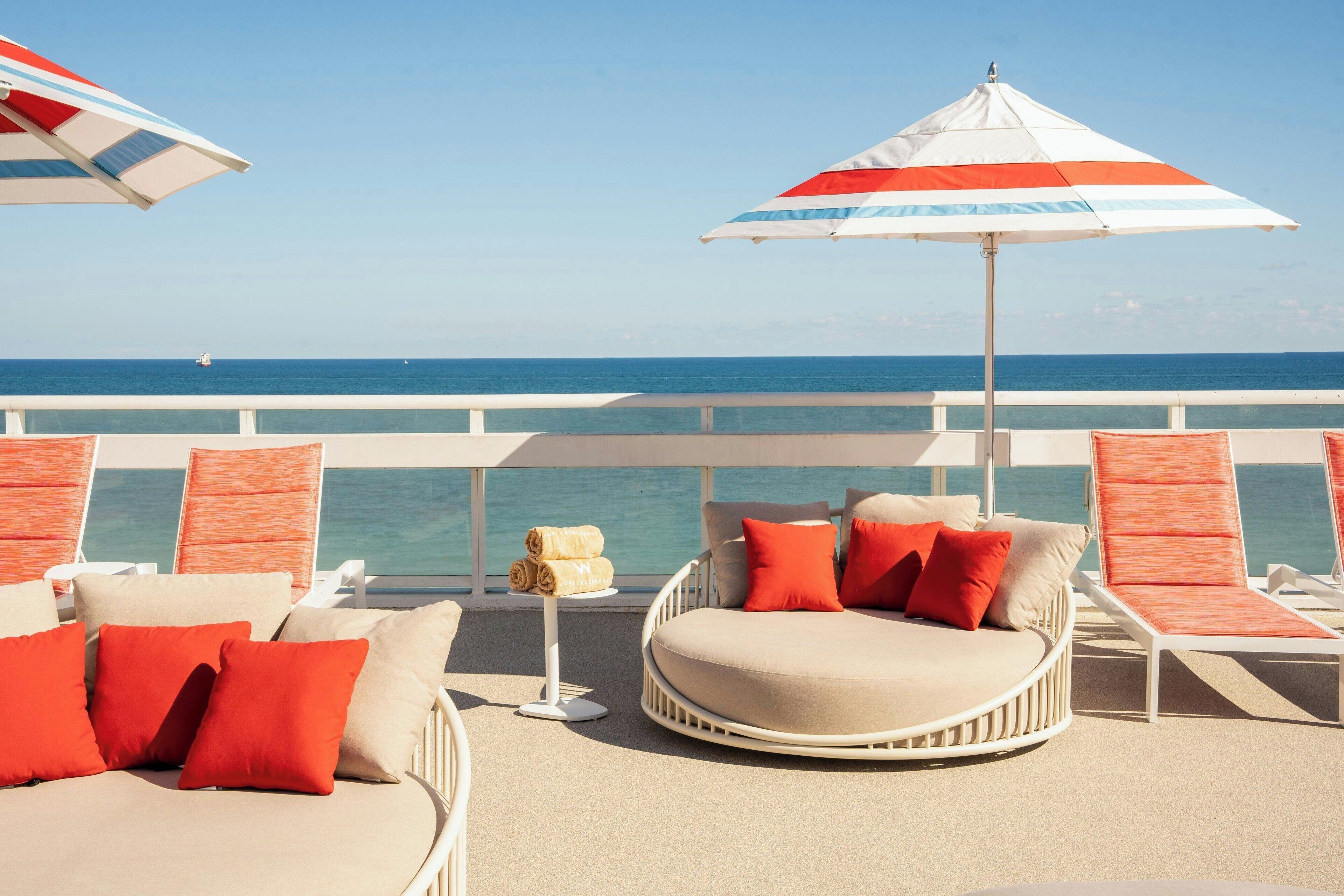 2 barer/lounger, bassengbar og strandbar