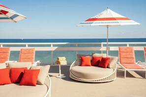 2 Bars/Lounges, Poolbar, Strandbar