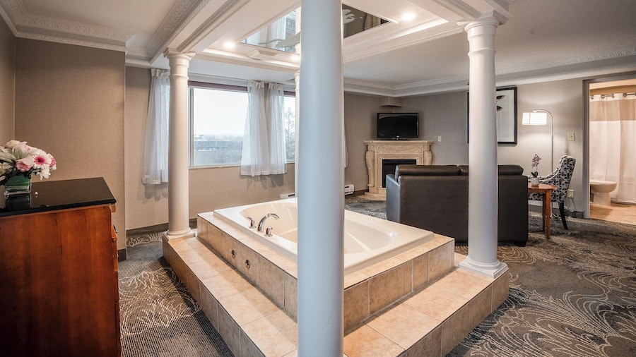 Monte Carlo Inn Barrie Suites