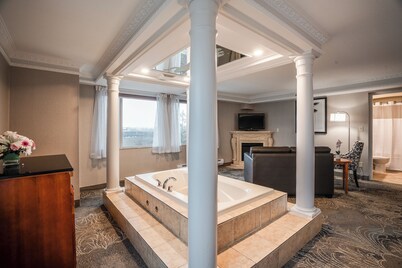 Monte Carlo Inn Barrie Suites