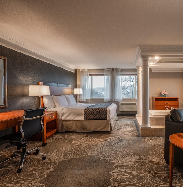 Down comforters, in-room safe, desk, blackout drapes