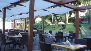 Poolside bar